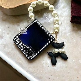 Ốp Lưng Houndstooth Cho Samsung Galaxy Z Flip 6 / Z Flip 5 / Z Flip 4 / Z Flip 3 Kèm Dây Ngọc Trai Cầm Tay