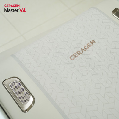 Giường mát xa/massage nhiệt Ceragem Master V4 màu trắng