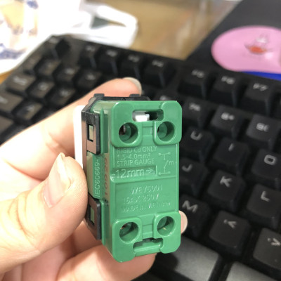 Công tắc 1 chiều Panasonic WEV5001SW dòng Wide - Hàng chính hãng