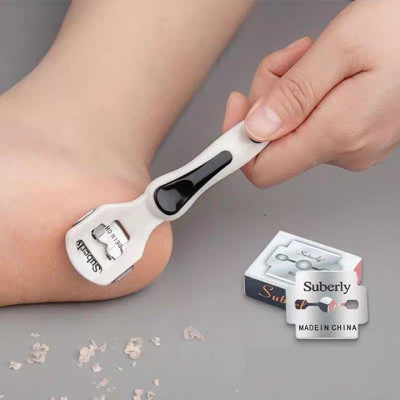 Bộ dụng cụ chà gót chân ,làm sạch da chết kèm lưỡi dao cạo và hộp đựng thiếc xinh xắn 