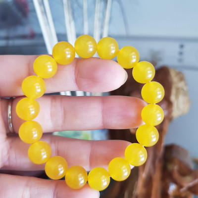 Chiếc Vòng tay đá mã não vàng anh tươi quá đẹp Size hạt 10mm Nữ mệnh kim thổ thủy đeo Vòng vàng anh này người lớn trẻ em nhỏ đeo được hết ạ rất là xinh xắn luôn