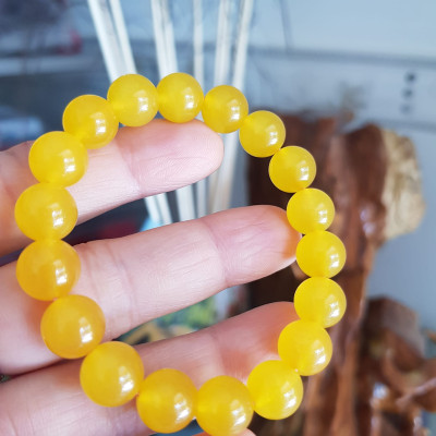 Chiếc Vòng tay đá mã não vàng anh tươi quá đẹp Size hạt 10mm Nữ mệnh kim thổ thủy đeo Vòng vàng anh này người lớn trẻ em nhỏ đeo được hết ạ rất là xinh xắn luôn