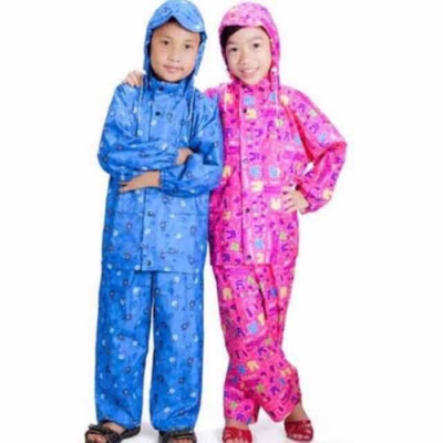 Áo mưa bộ  cho bé trai và  bé gái từ  3  -  10 tuổi , họa tiết hoạt hình dễ thương , vải dù  chống thấm , siêu bền  , có túi đựng xinh xắn , giao màu ngẫu nhiên