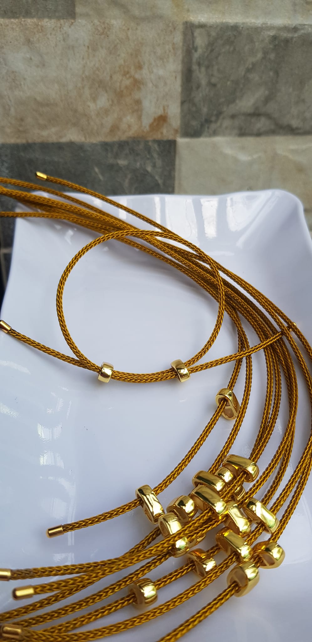 Dây thun VÀNG dẻo 2mm phối vòng tay Charm hạt đá hạt lu thống Size dây đỏ 2mm Nữ đã có hạt lu thống thì đây chính là sợi dây thun VÀNG phối với hạt lu thống đeo xinh ạ