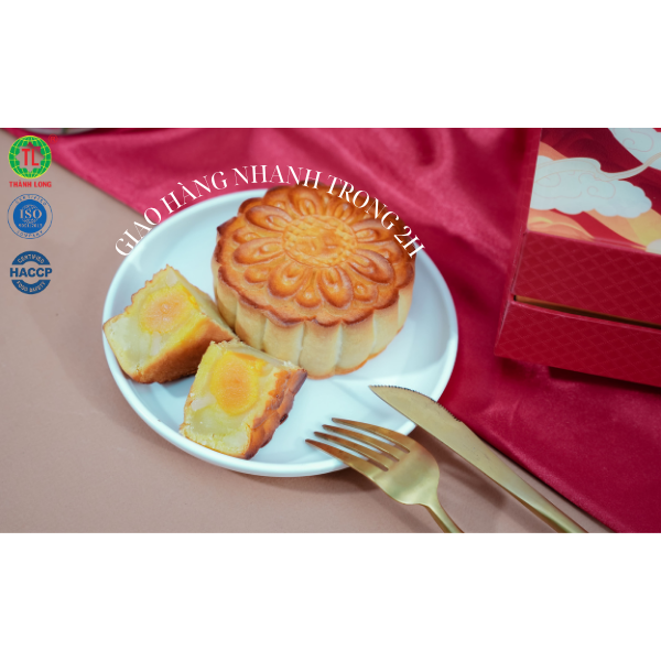 Hộp Bánh Trung Thu Long Vân - Thành Long - 4 Bánh 2 Trứng (1080g)