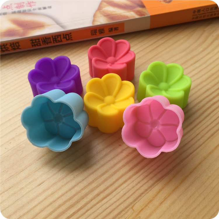 Bộ 10 khuôn silicon 3 lớp làm bánh, rau câu, bánh bông lan, bánh da lợn hình hoa mai 5 cánh tròn – Mã số 1100