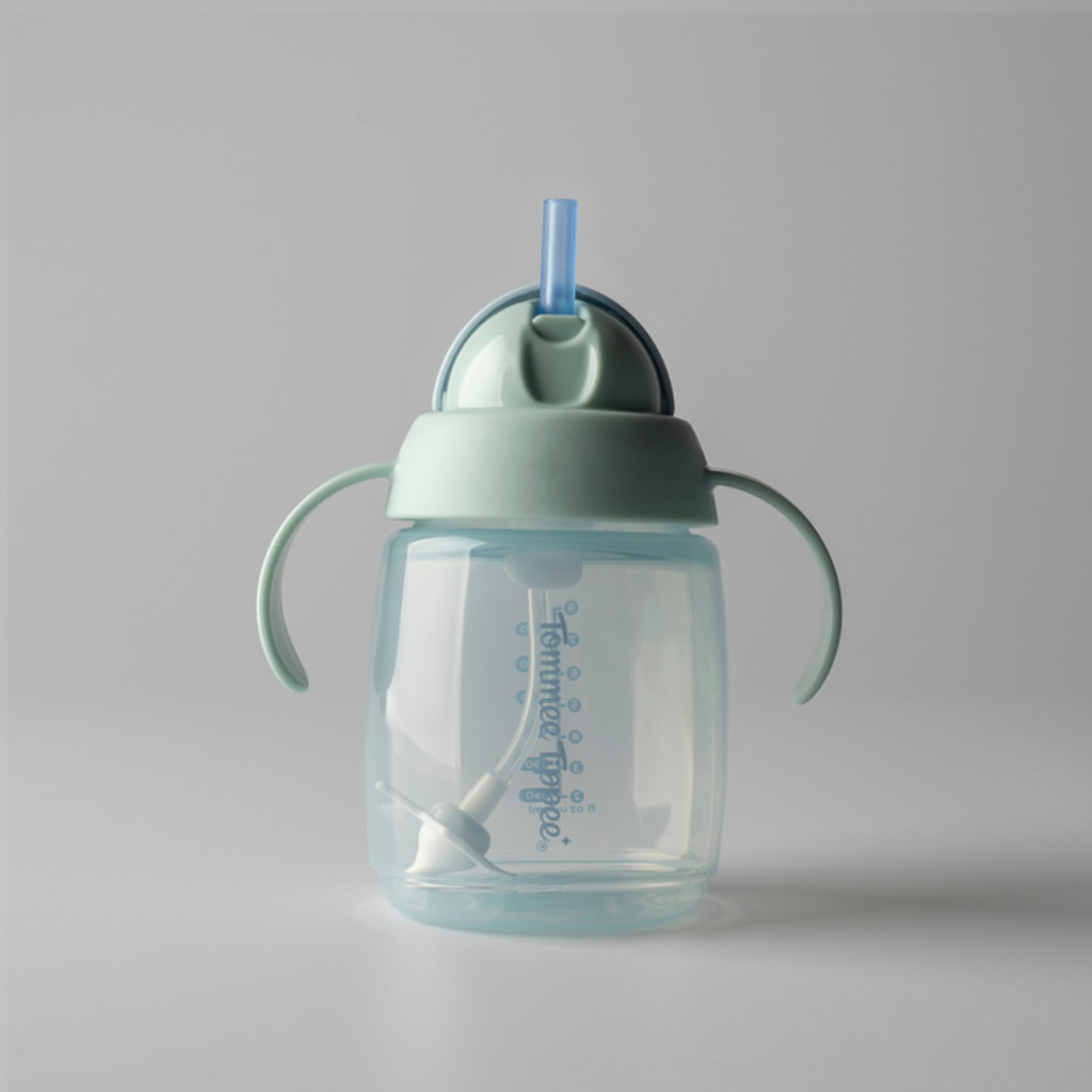 Bình tập uống nước có ống hút bi trọng lực chống tràn, chống sặc Tommee Tippee Trainer Straw, 240ml, cho bé từ 6 tháng– Xanh
