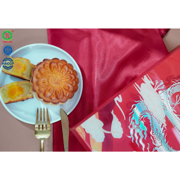 Hộp Bánh Trung Thu Long Vân - Thành Long - 4 Bánh 2 Trứng (1080g)