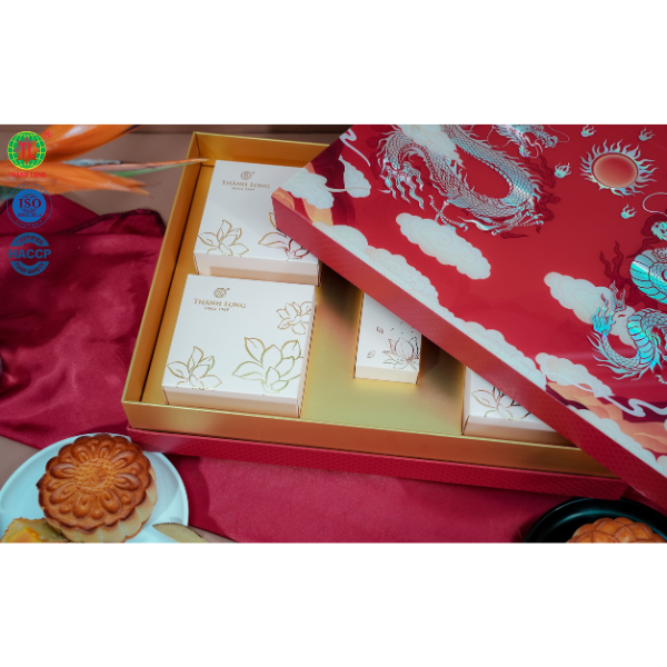 Hộp Bánh Trung Thu Long Vân - Thành Long - 4 Bánh 2 Trứng (1080g)