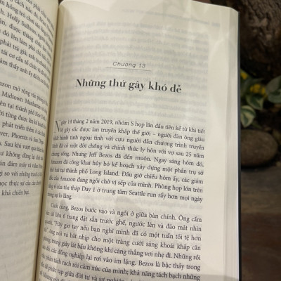 AMAZON - Cuộc chinh phạt của Jeff Bezon – Brad Stone – Linh Duyên dịch -Saigonbooks - NXB Thế Giới