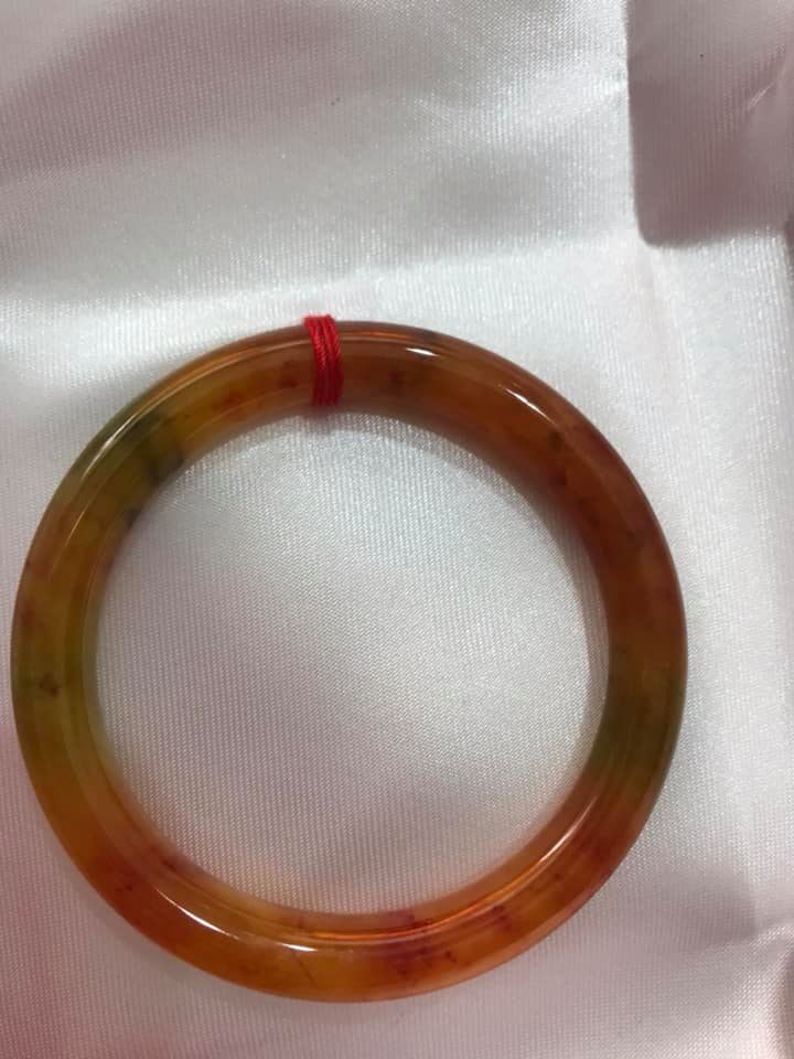 Vòng tay đá cẩm thạch tứ quý bóng đẹp 50mm màu cam vàng chanh bông đỏ đỏ rất xinh Size vòng 50mm x dầy 8mm Vòng đẹp lạ xinh nữ 50kg-55kg ạ