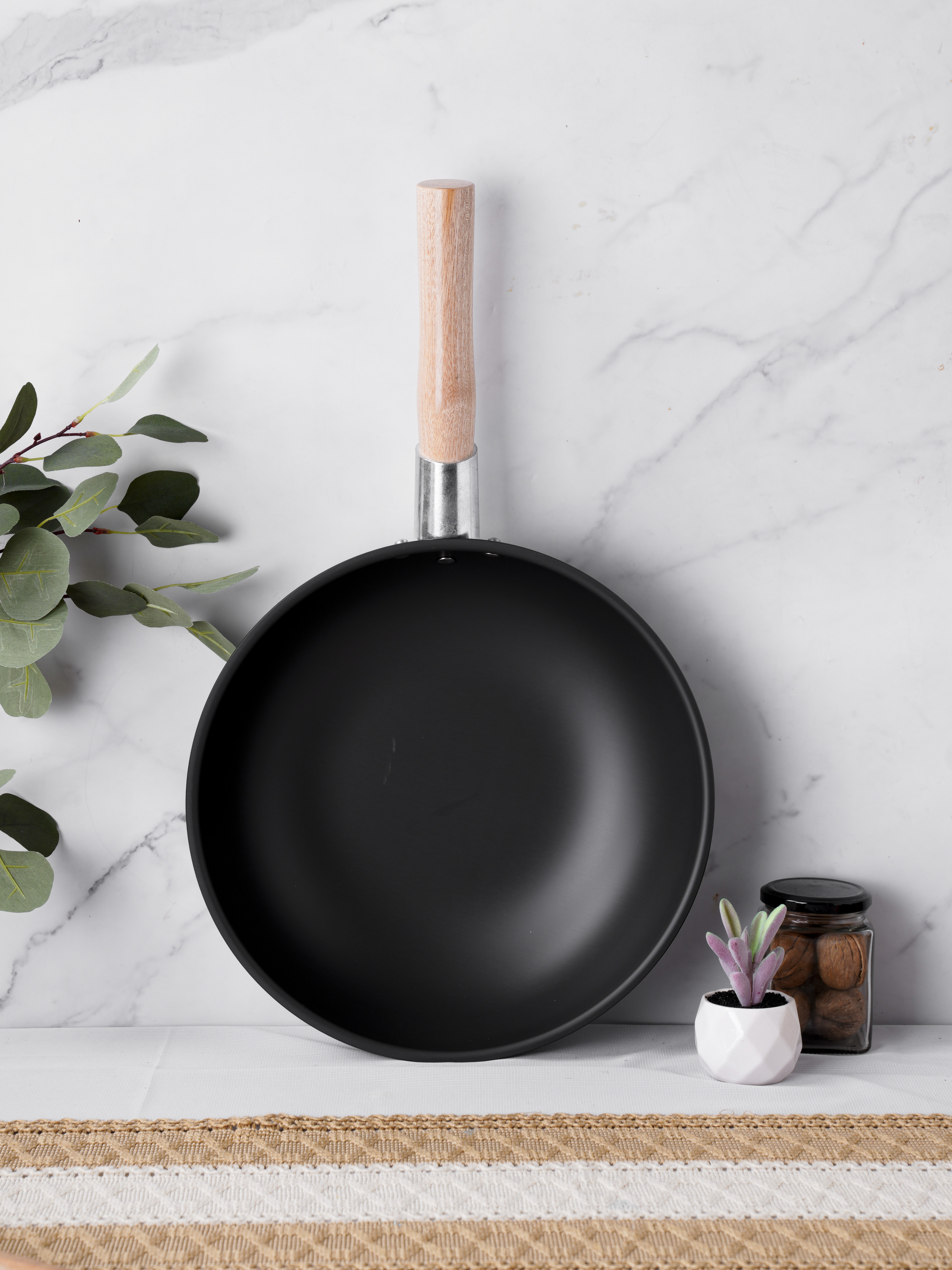 Chảo sâu lòng cán gỗ 32