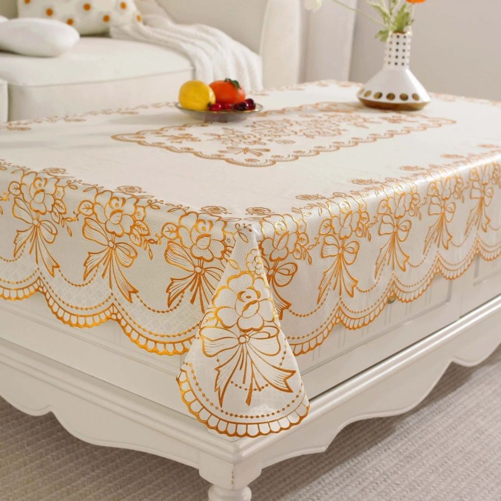 (Tặng 1 lót phần ăn 30x45 cm) Khăn Trải Bàn PAULEE WLG 751 hoa văn phủ nhũ vàng (90 x 150 cm), không thấm nước