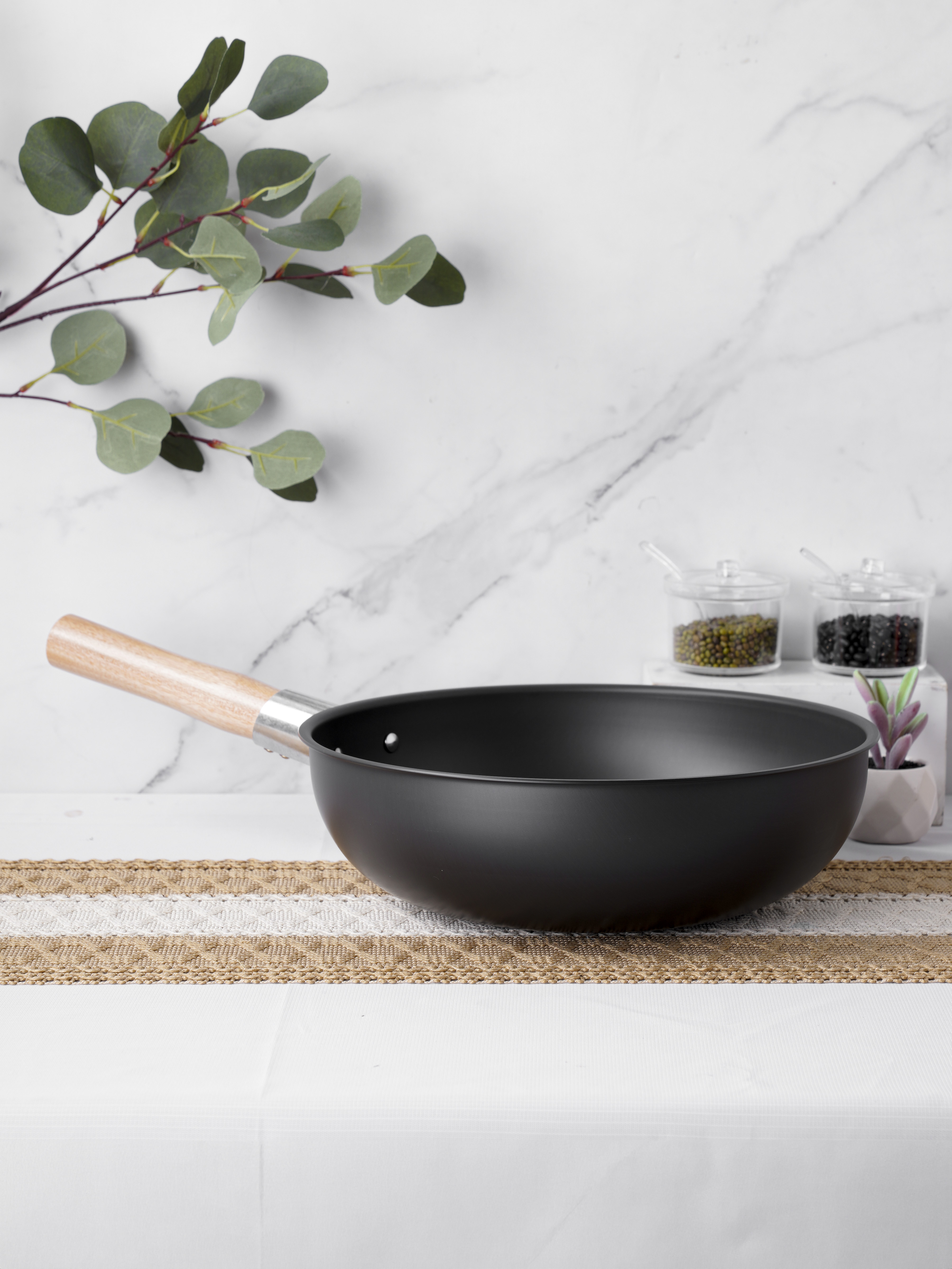 Chảo sâu lòng cán gỗ 32