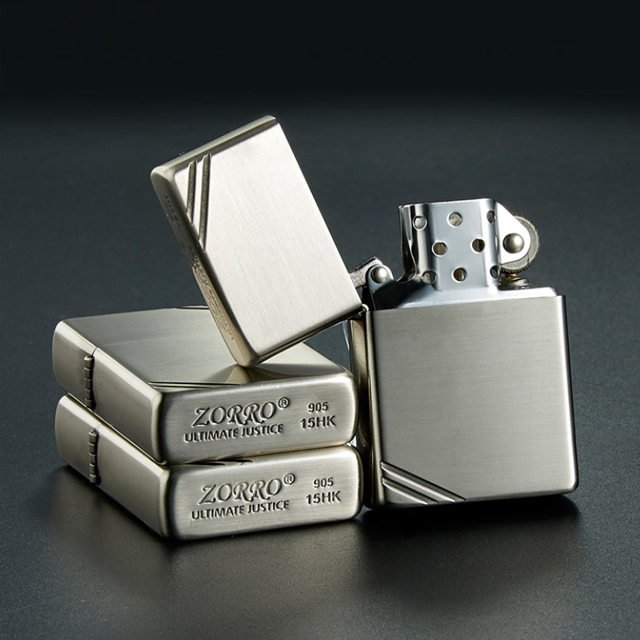 Vỏ Hột Quẹt Bật Lửa Hộp Quẹt Xăng Đá Zorro Z5000B Họa Tiết Chặt Góc Màu Vàng / Bạc - Dùng Xăng Bấc Đá Cao Cấp