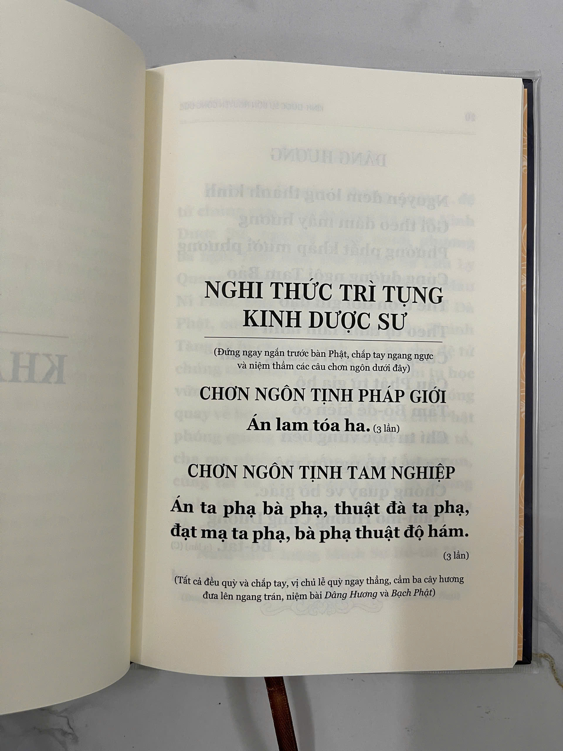 Sách - Kinh Dược Sư Bổn Nguyện Công Đức (Nghĩa, giấy vàng xin đẹp - Bìa cứng tặng kèm bao sách khổ 15.5x23)
