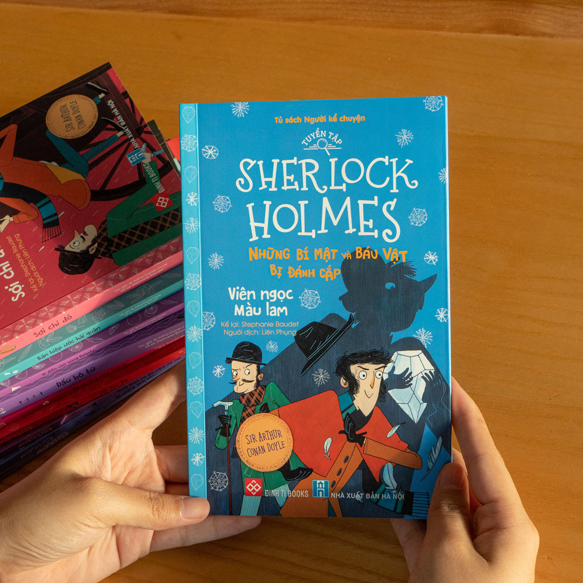 Tuyển tập Sherlock Holmes - Những bí mật và báu vật bị đánh cắp- Viên ngọc màu lam