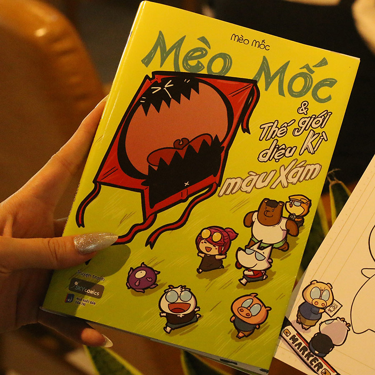 Sách - Mèo Mốc & Thế Giới Diệu Kỳ Màu Xám