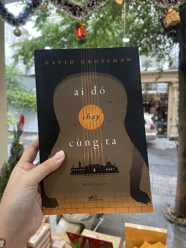 Sách - Ai đó chạy cùng ta (Nhã Nam HCM)