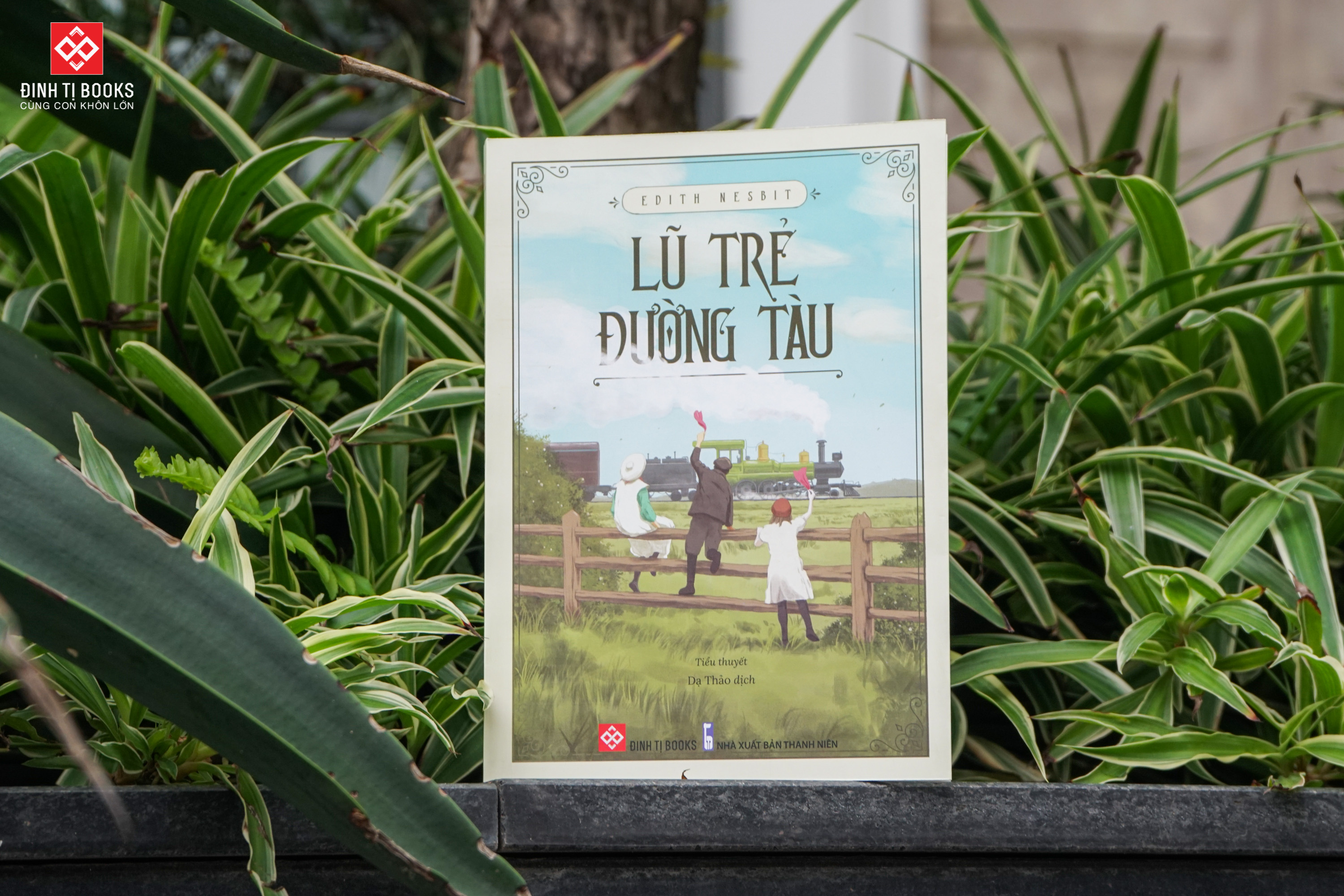 Sách - Lũ trẻ đường tàu Edith Nesbit - Đinh Tị Books