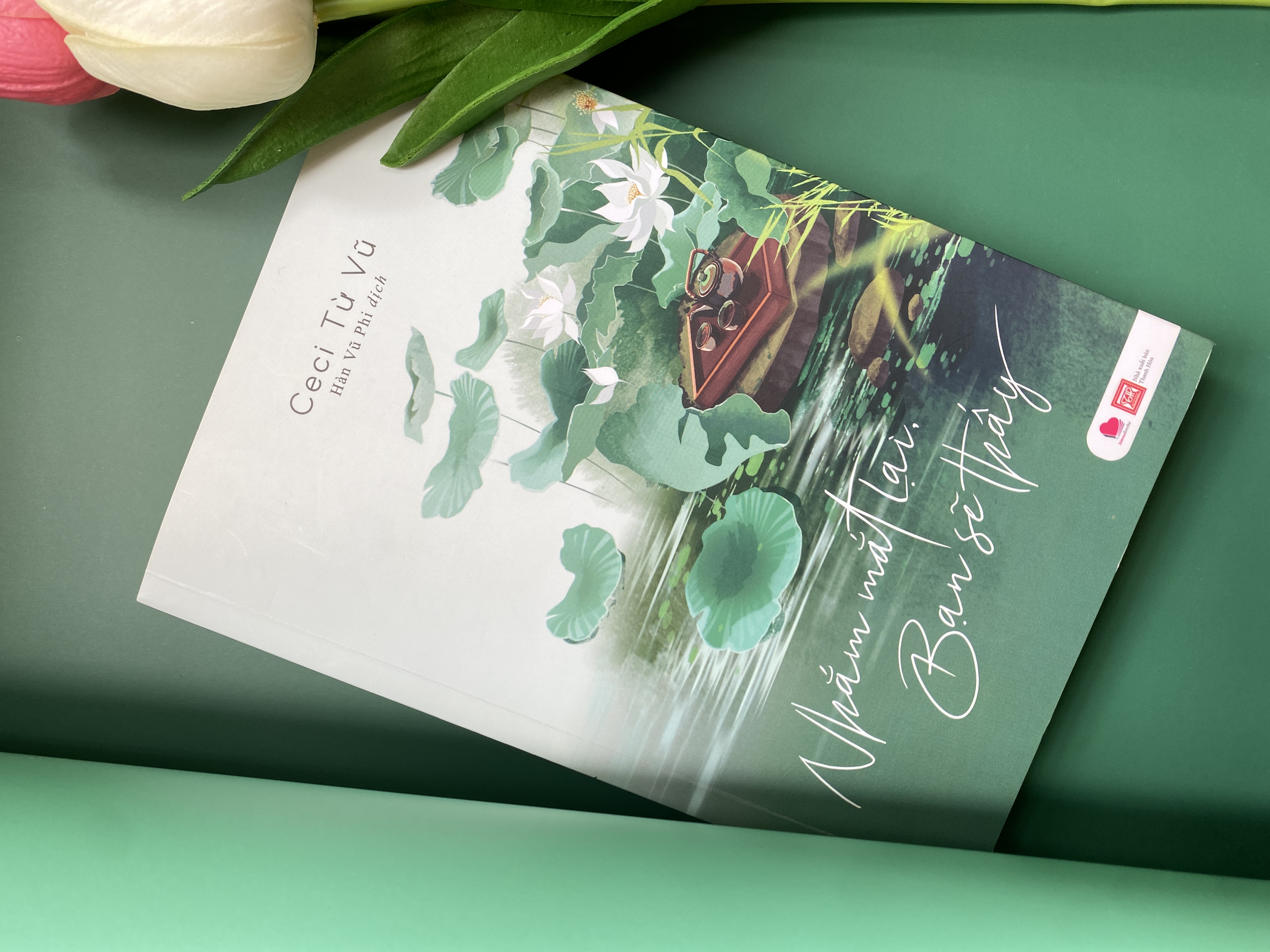Sách - Nhắm mắt lại bạn sẽ thấy