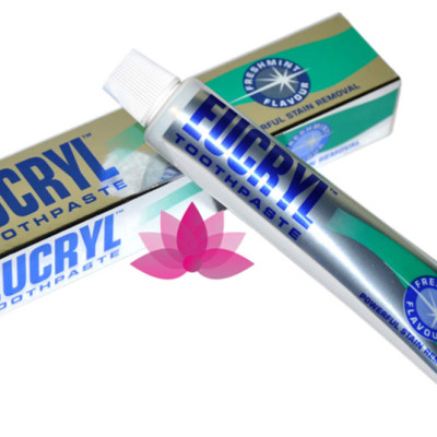 Kem đánh răng tẩy trắng Eucryl
