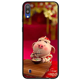 Ốp lưng in cho Samsung M10 Mẫu Heo Áo Trắng