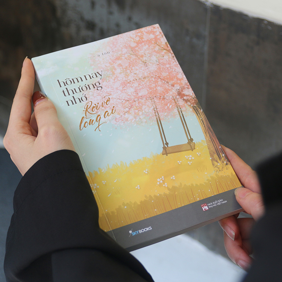 Hôm Nay Thương Nhớ Rơi Vỡ Lòng Ai - Mong bạn dù đi qua năm tháng vẫn tin tưởng vào những điều đẹp đẽ xảy ra trong đời