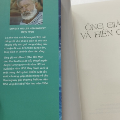 (Sách song ngữ Việt – Anh) ÔNG GIÀ VÀ BIỂN CẢ – Ernest Hemingway – Nguyễn Thúy Loan dịch – Hà Giang – NXB Văn học