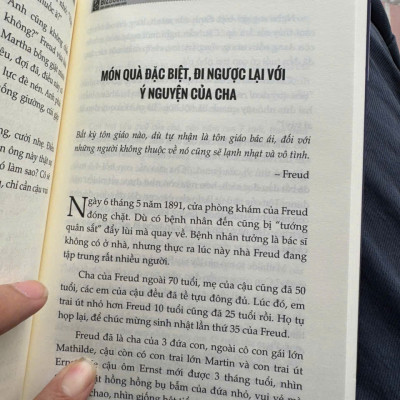 BỘ 9 CUỐN “KHAI SÁNG CUỘC ĐỜI - LỜI KHUYÊN TỪ 9 TRIẾT GIA VĨ ĐẠI”- Bizbooks