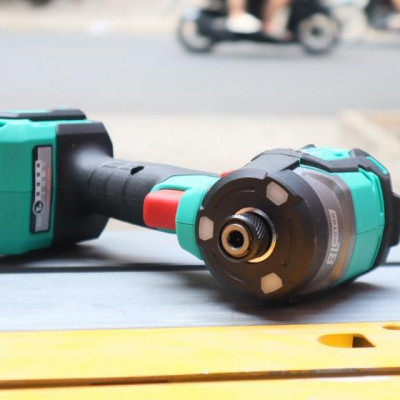 MÁY SIẾT VÍT KHÔNG CHỔI THAN DÙNG PIN 20VMAX/4AH*2 SẠC 2A DCA  ADPL208EM - HÀNG CHÍNH HÃNG