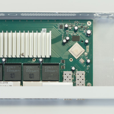 Thiết bị cân bằng tải Cloud Router Switch Mikrotik CRS326-24G-2S+RM - Hàng chính hãng